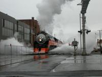 SP4449 West departing Billings MT in the rain on October 15, 2004 on her way home to Portland.