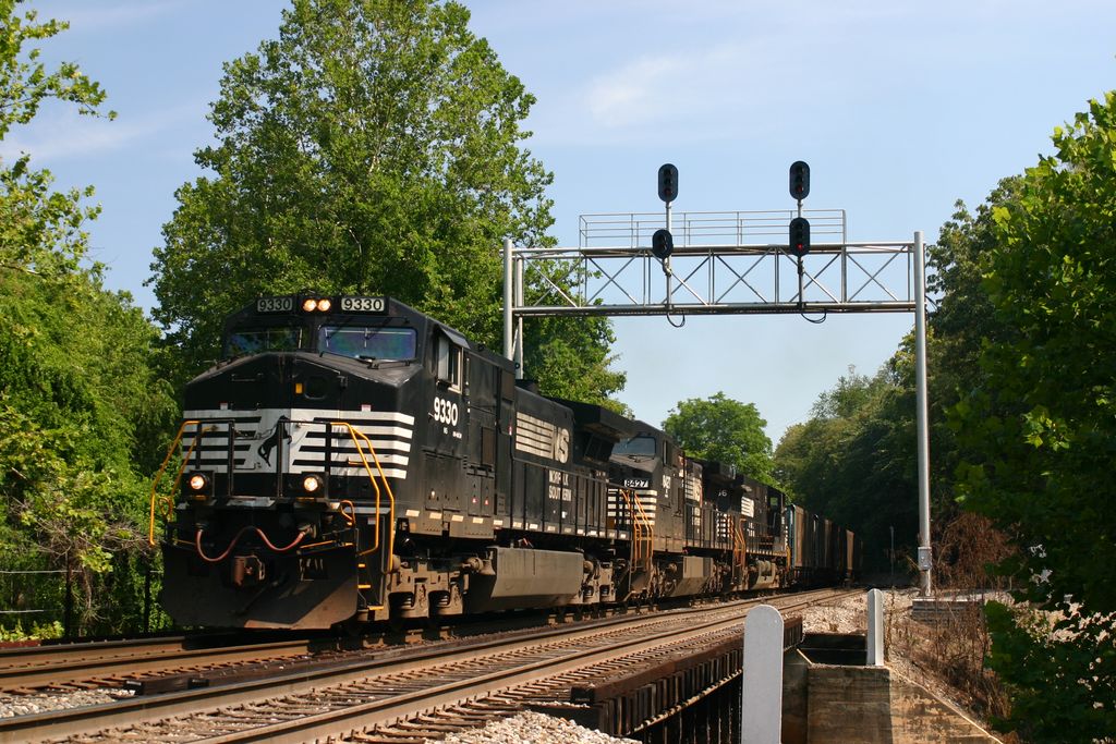 NS #9330 at Murphy Junction