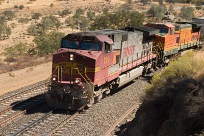 BNSF 729 climbs up Walong with a UPS Z train.